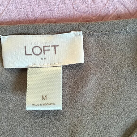 LOFT Women’s Sleeveless Top Blouse  – Taupe with Black Shoulder Detail Size M - Picture 5 of 5